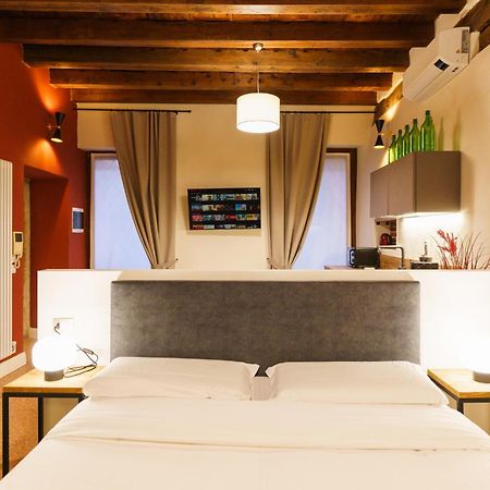 Domus Verona - Elegante Residenza Satiro Luaran gambar