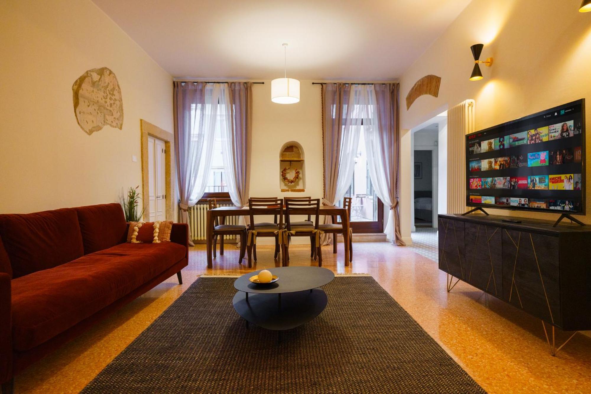 Domus Verona - Elegante Residenza Satiro Luaran gambar