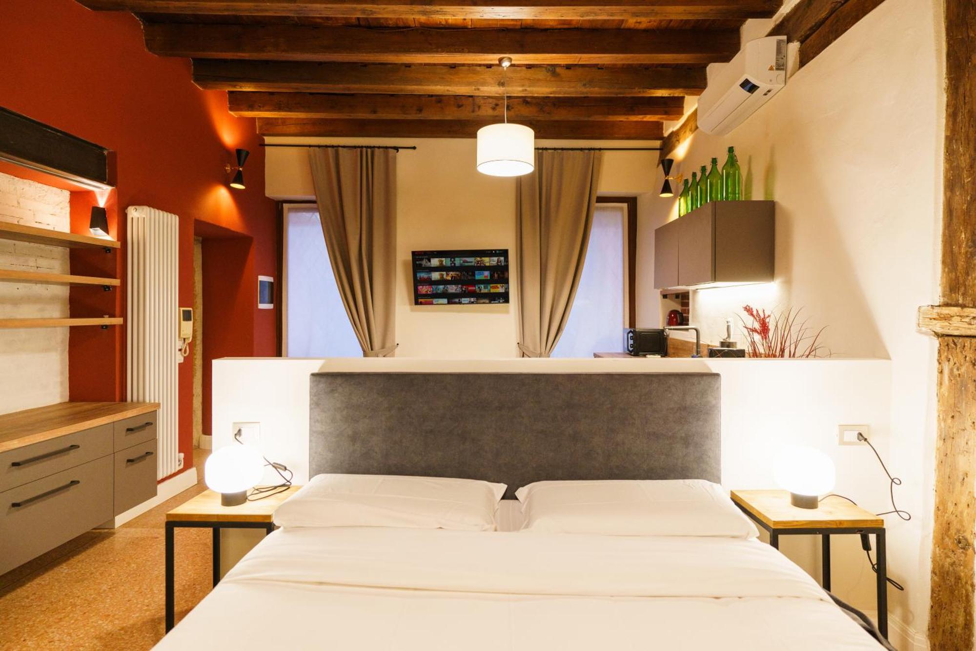 Domus Verona - Elegante Residenza Satiro Luaran gambar