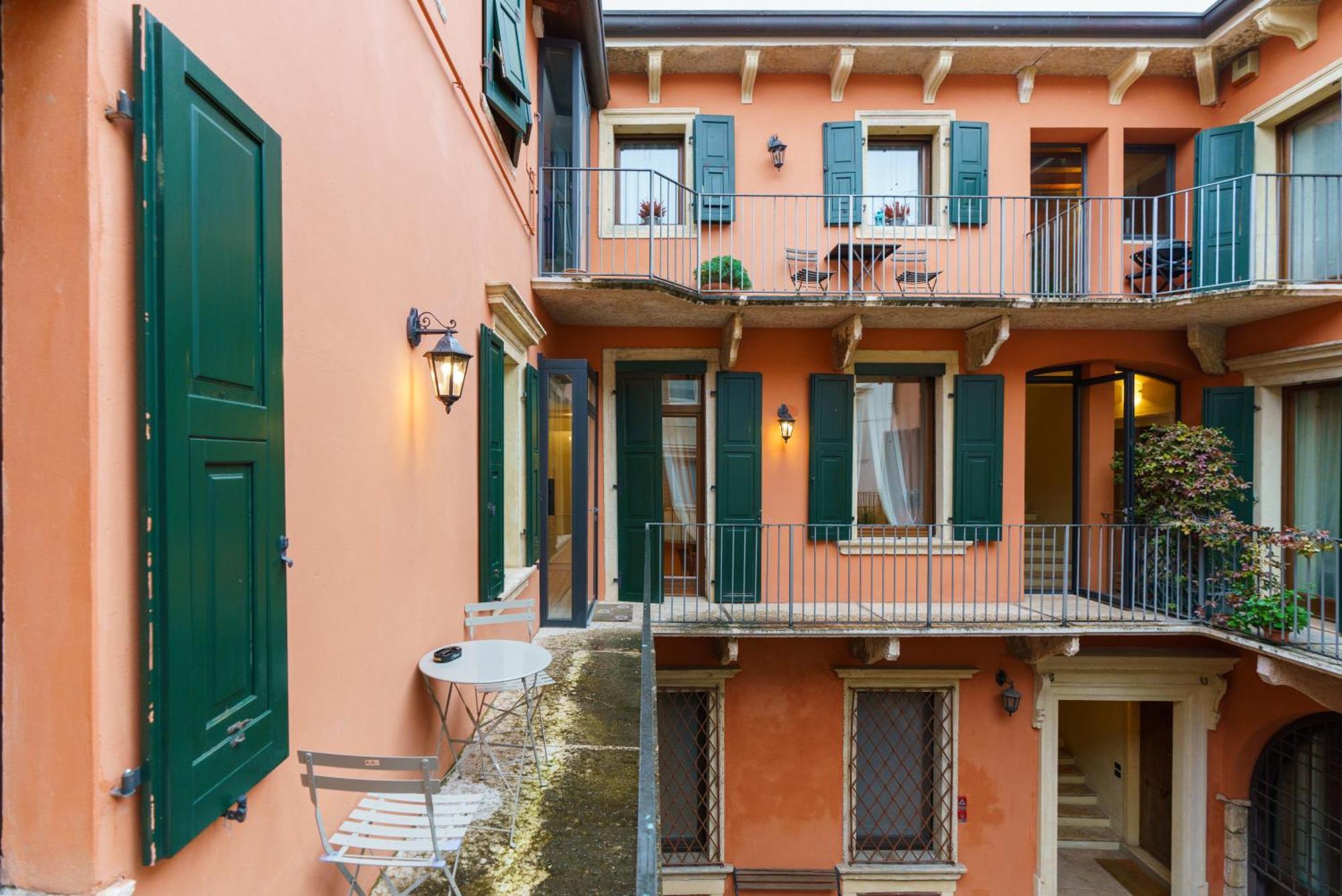 Domus Verona - Elegante Residenza Satiro Bilik gambar